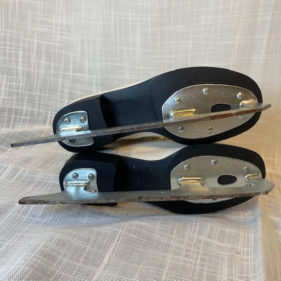 Vintage Aerflyte White Figure Ice Skates Size 2 - Picture 4 of 7